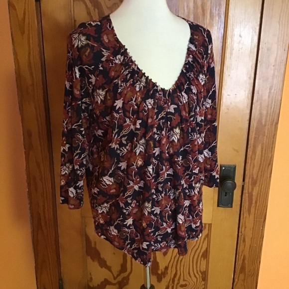Lucky Floral boho V neck top - Picture 8 of 12